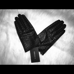 Forever 21 Black Leather gloves/ tiny silver studs